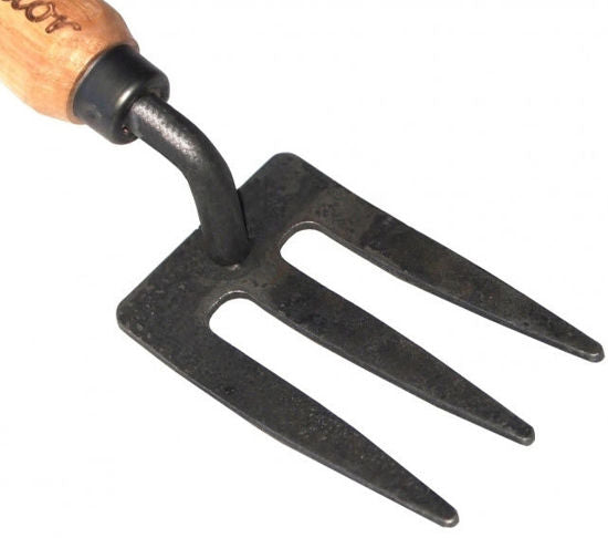 De wit junior tuinvorkje met een houten handvat van 100mm dewit