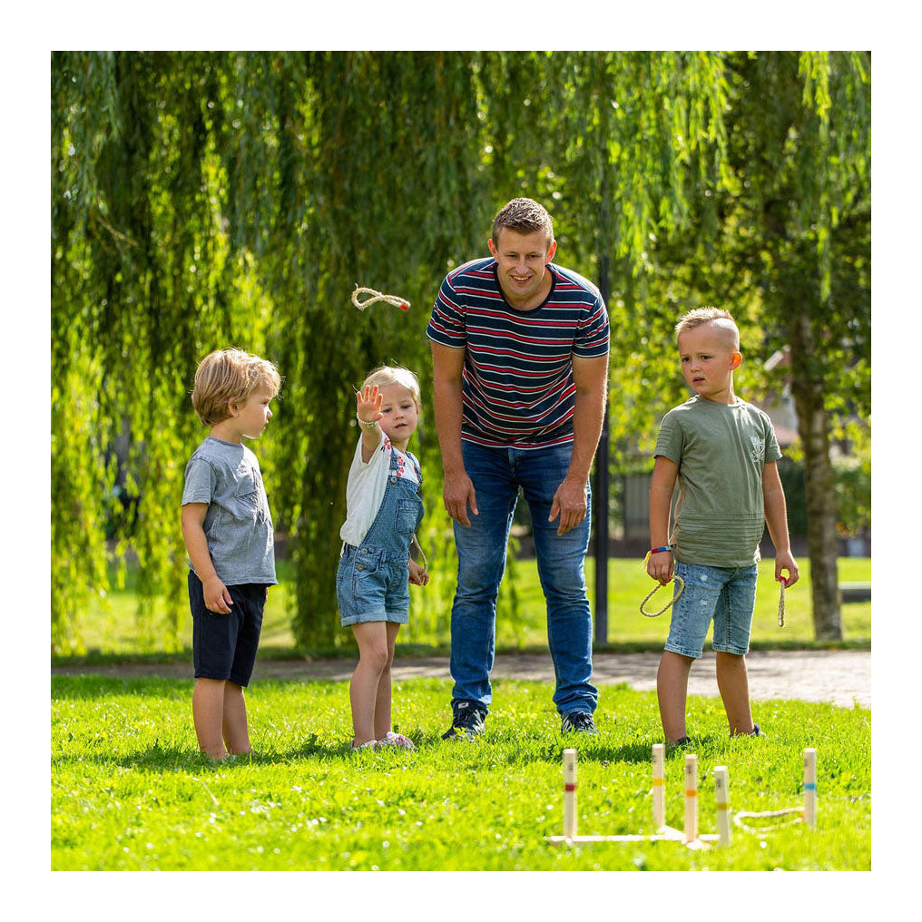 Outdoor play ringwerpspel