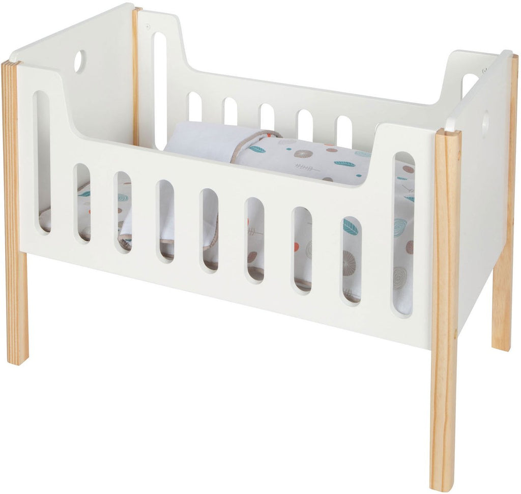 Kleiner Fuß – kleiner Knopf am Puppenbett aus Holz