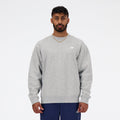 New balance sport essentials fleece crew heren trui - atletic grey
