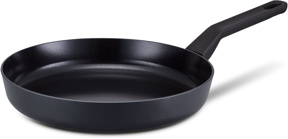 Brabantia onyx r ns koekenpan. ø 24cm – 100% pfas vrij – inductie geschikt- 100% gerecycled lichtgewicht aluminium- hitte werende ergonomische greep- keramische coating – anti aanbaklaag – zwart