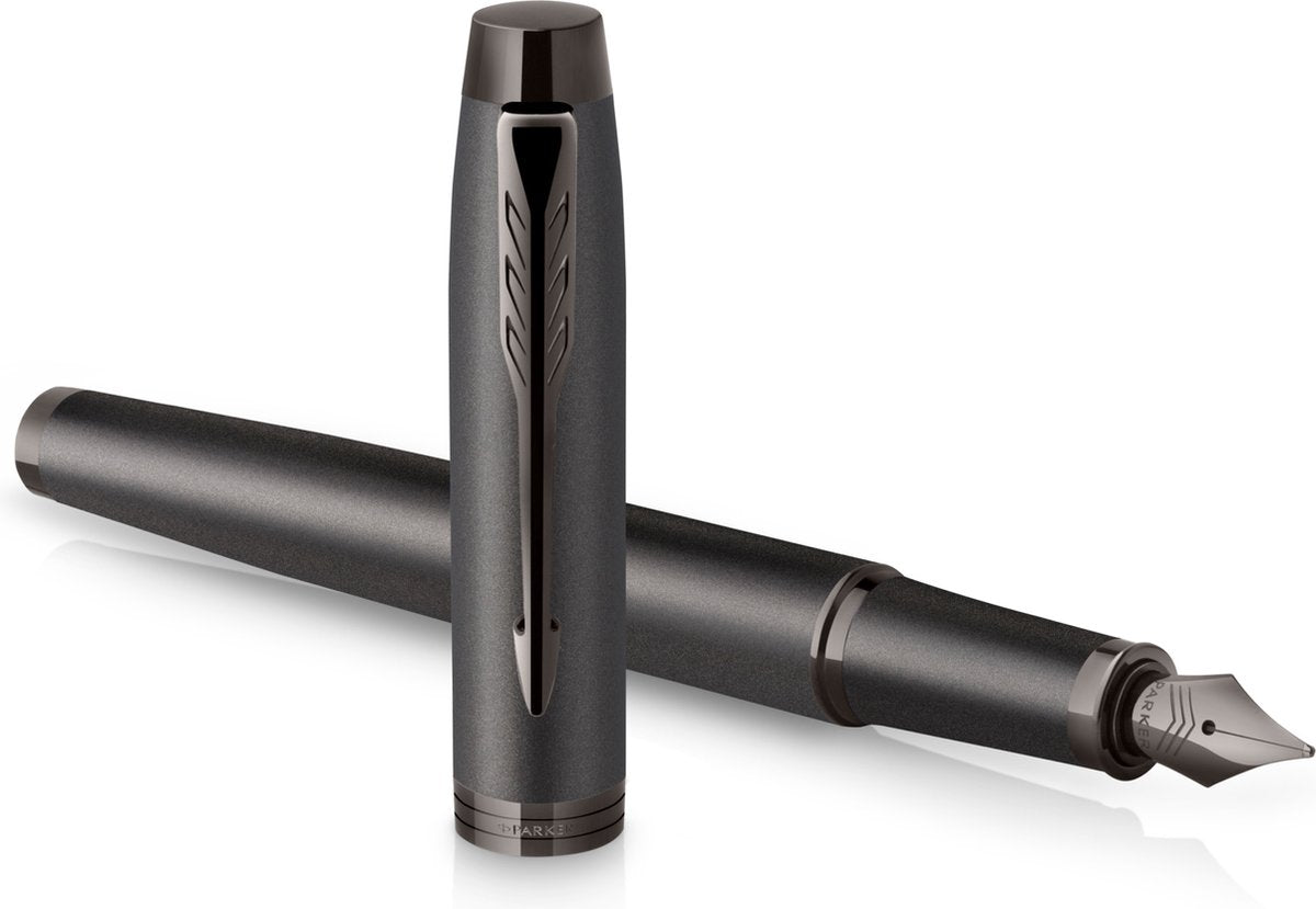 Parker im monochrome vulpen | blauwe inkt | gunmetal afwerking en details | medium punt | met geschenkdoos