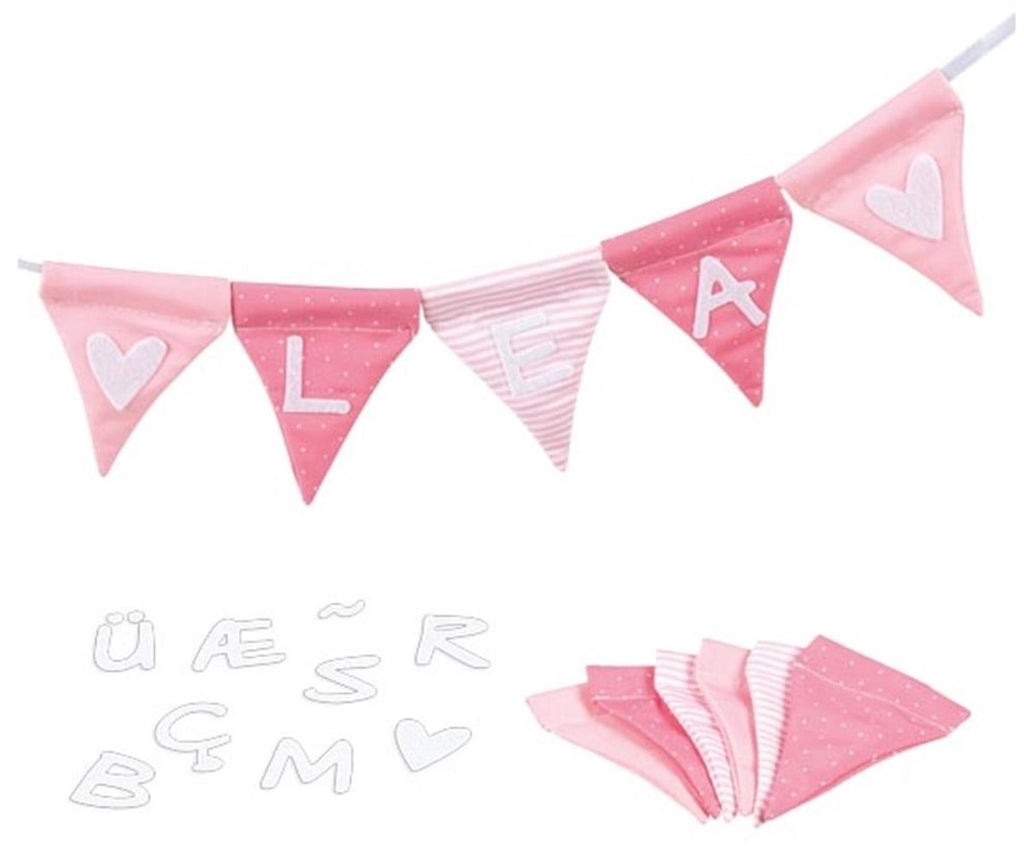 Bastle eine rosa Goki-Stoffgirlande mit 10 Wimpeln und Buchstabenschildern.