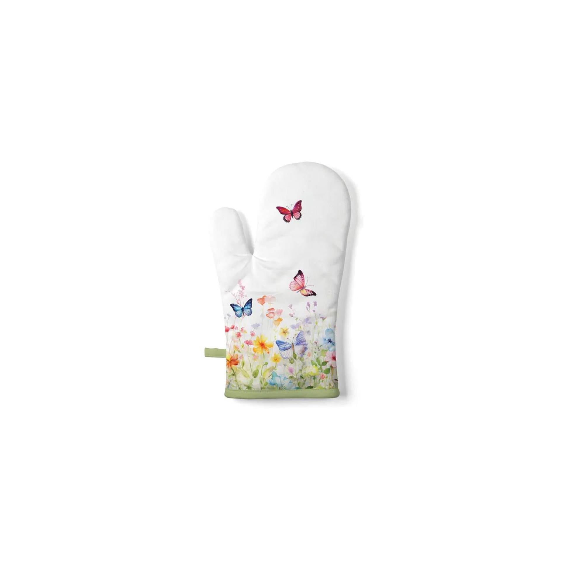 Ambiente ovenwant butterflies in field