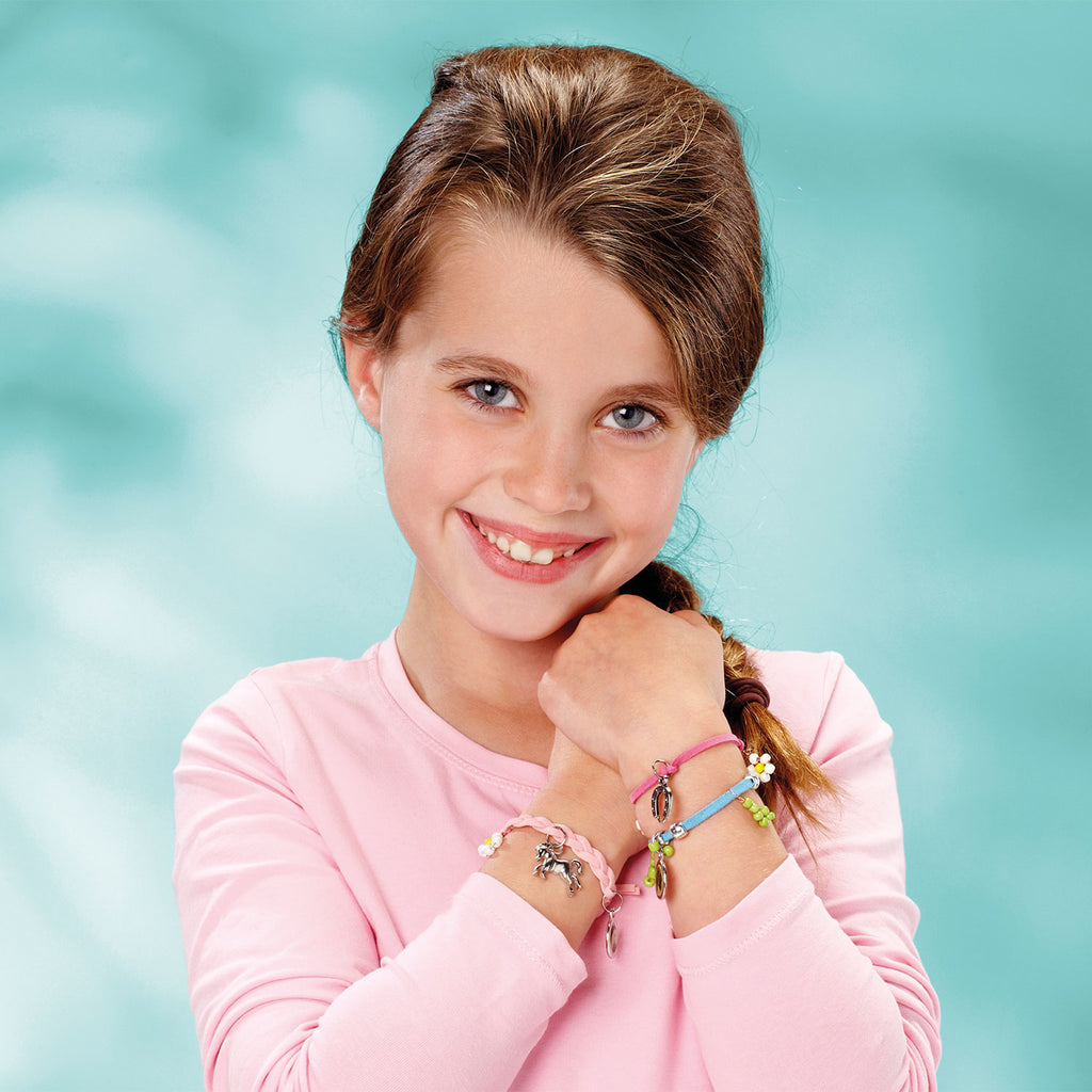Stelle Totum-Armbänder mit Pferdeanhängern her