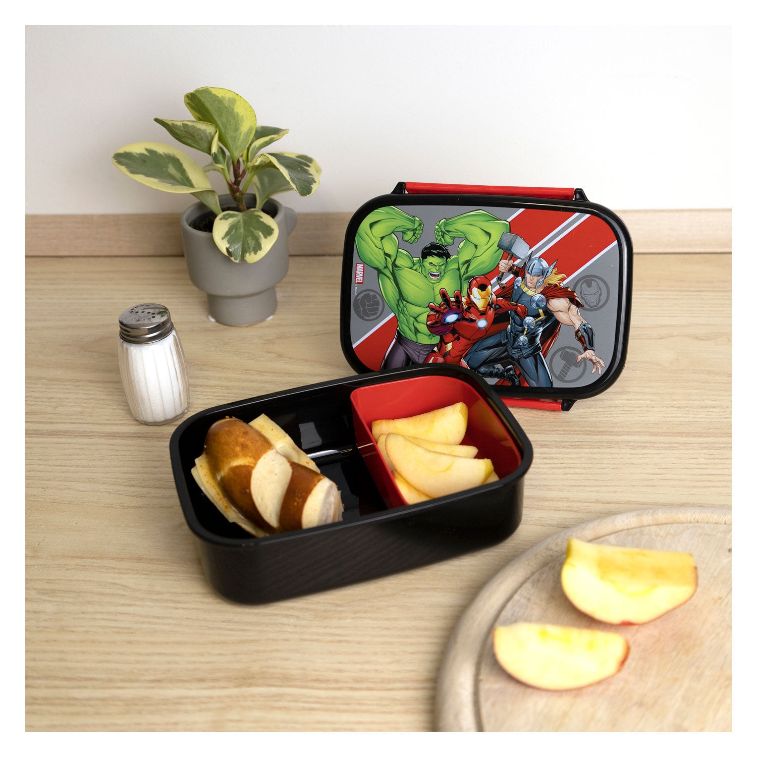 Marvel Avengers Lunchbox schwarz rot