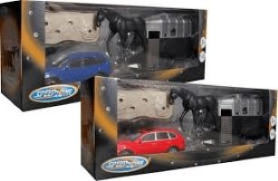 Bongers Spielzeugauto mit Pferdeanhänger und Pferd