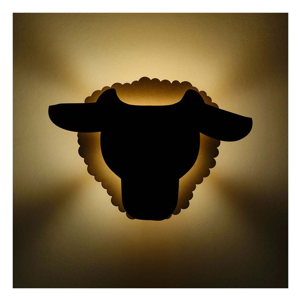 Aus Tjalle und Jasper – Schaf-Wandlampe – Holz