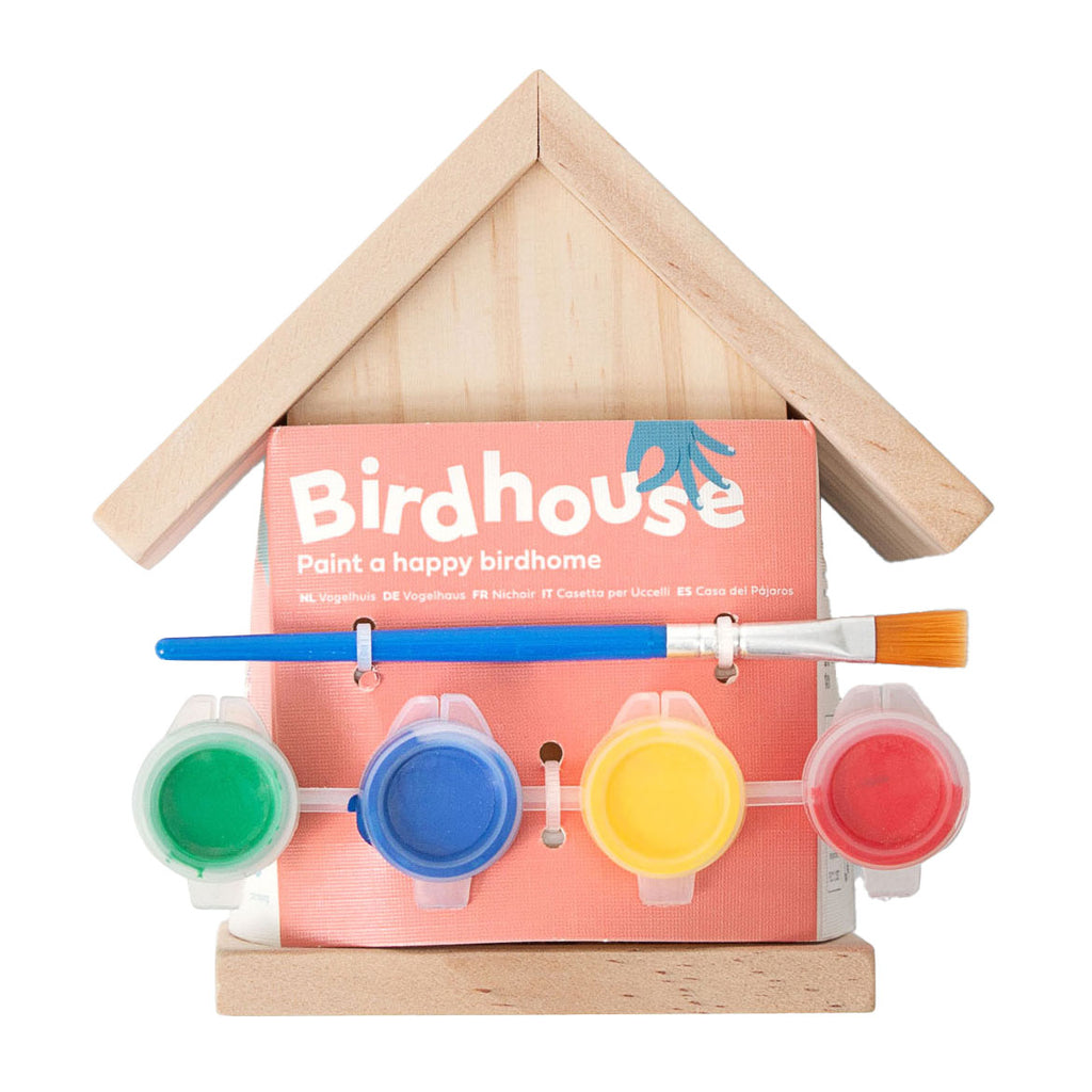 Bs Toys präsentiert hier sein eigenes Vogelhaus-Bauset aus Holz
