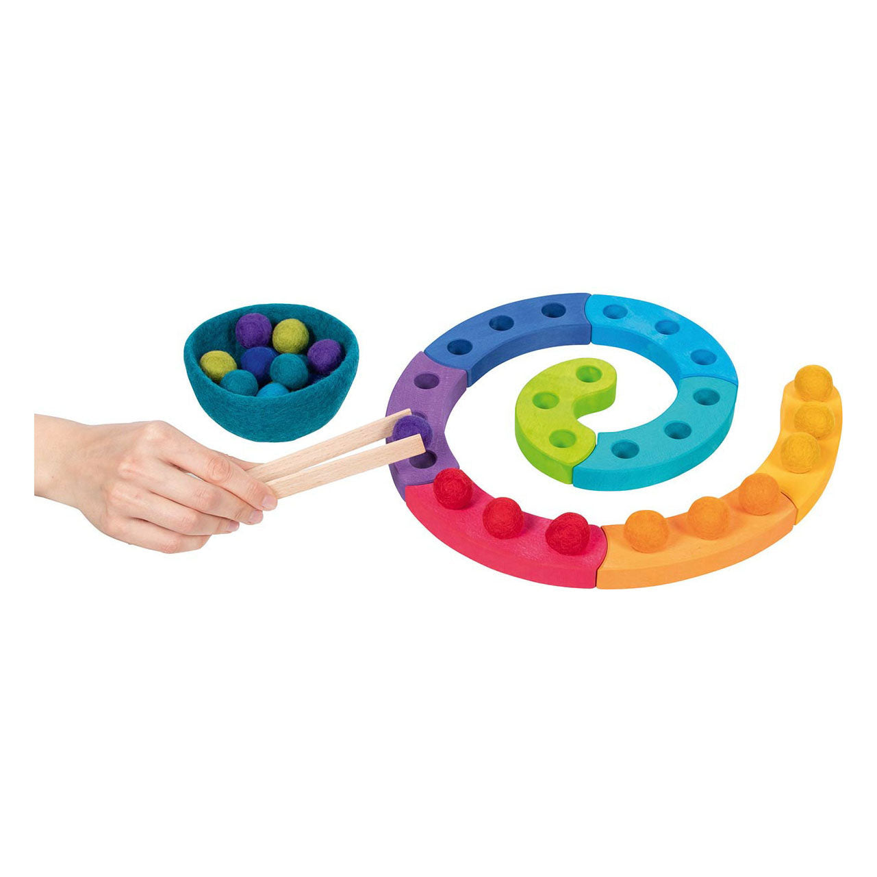 Goki Farbsortierspiel aus Holz, spiralförmig, 29-teilig.