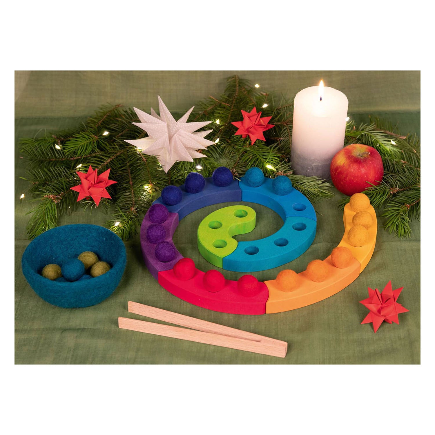 Goki Farbsortierspiel aus Holz, spiralförmig, 29-teilig.