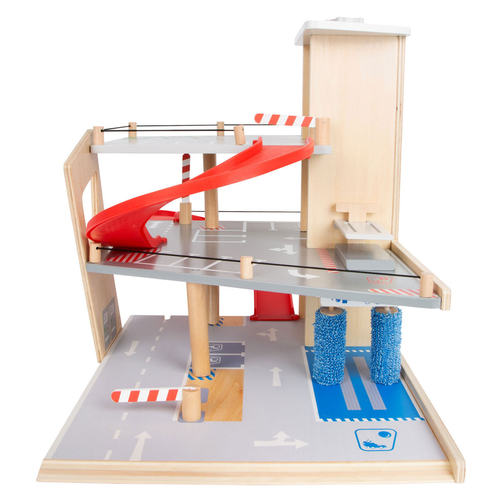 Small Foot – Holzgarage mit Autowaschanlage