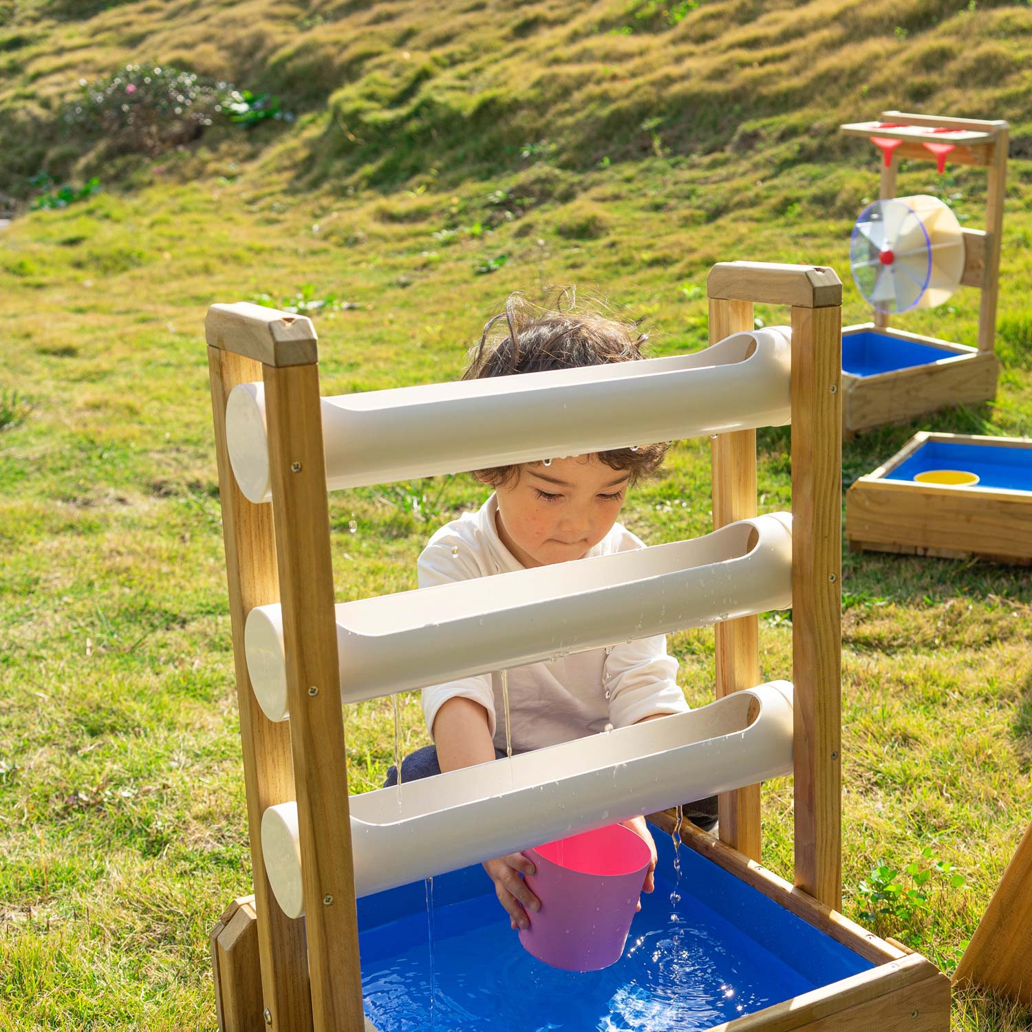 Klassischer Welt-Wasserspieltisch aus Holz mit Wasserfall