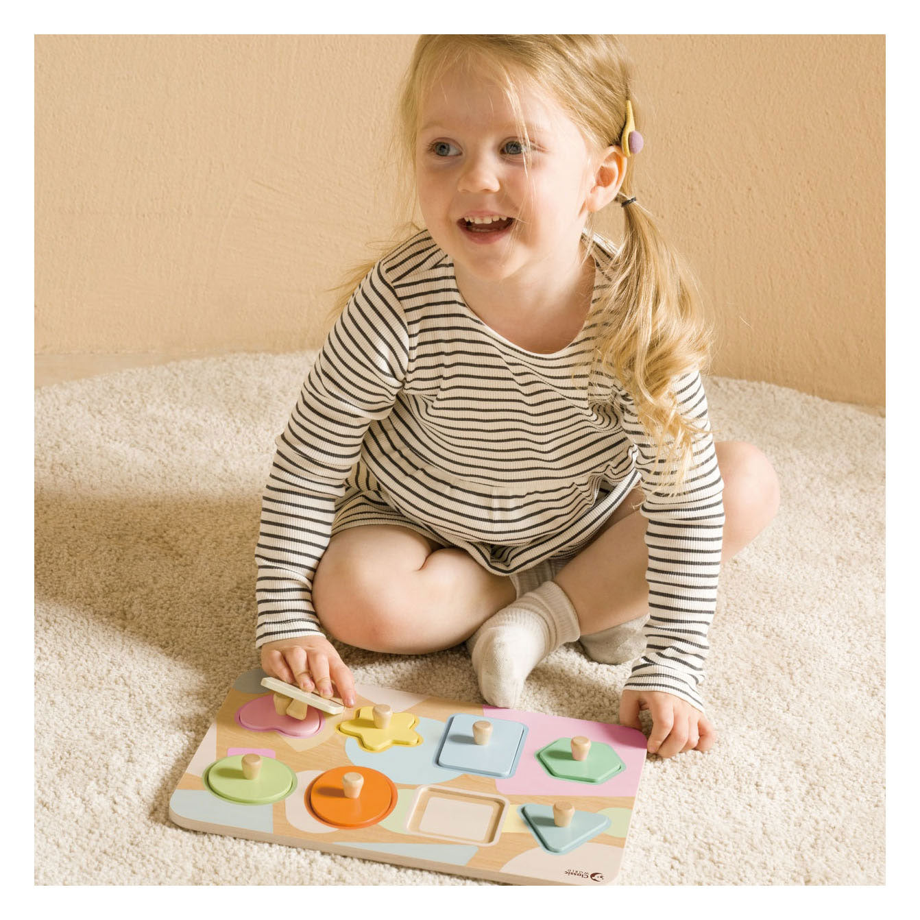 Klassisches World-Holzpuzzle mit Stecknadeln, 8-teilig.