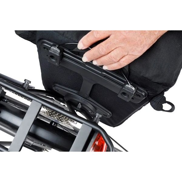 Basil Move MIK Fahrradtasche mit Nieten, 14 Liter, 14 x 24 x 34 cm, schwarz