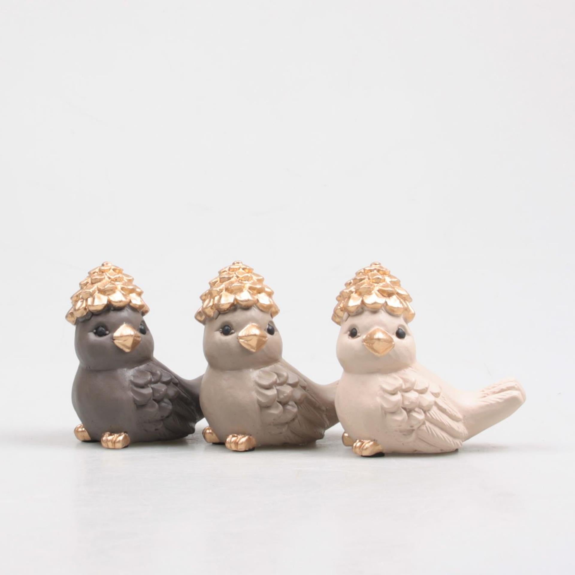 Season inspired decoration vogel met dennenappel 10x6,5x10cm