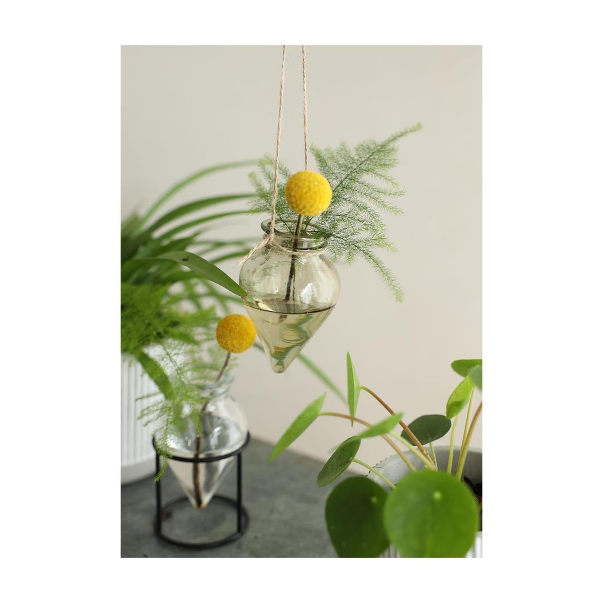 Ideas 4 seasons bloemenvaas breeze hangend ø6xh31cm zand