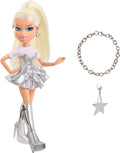 Bratz mga charmz modepop cloe met bedelarmband en accessoires.