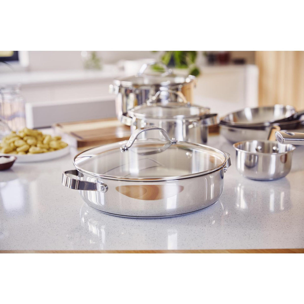 Beka cicla sauteerpan - ø 28 cm - hapjespan - met deksel uit glas - gerecycleerd rvs - pfas-vrij - 2 stevige handvaten - geschikt voor inductie vaatwasser - chroom