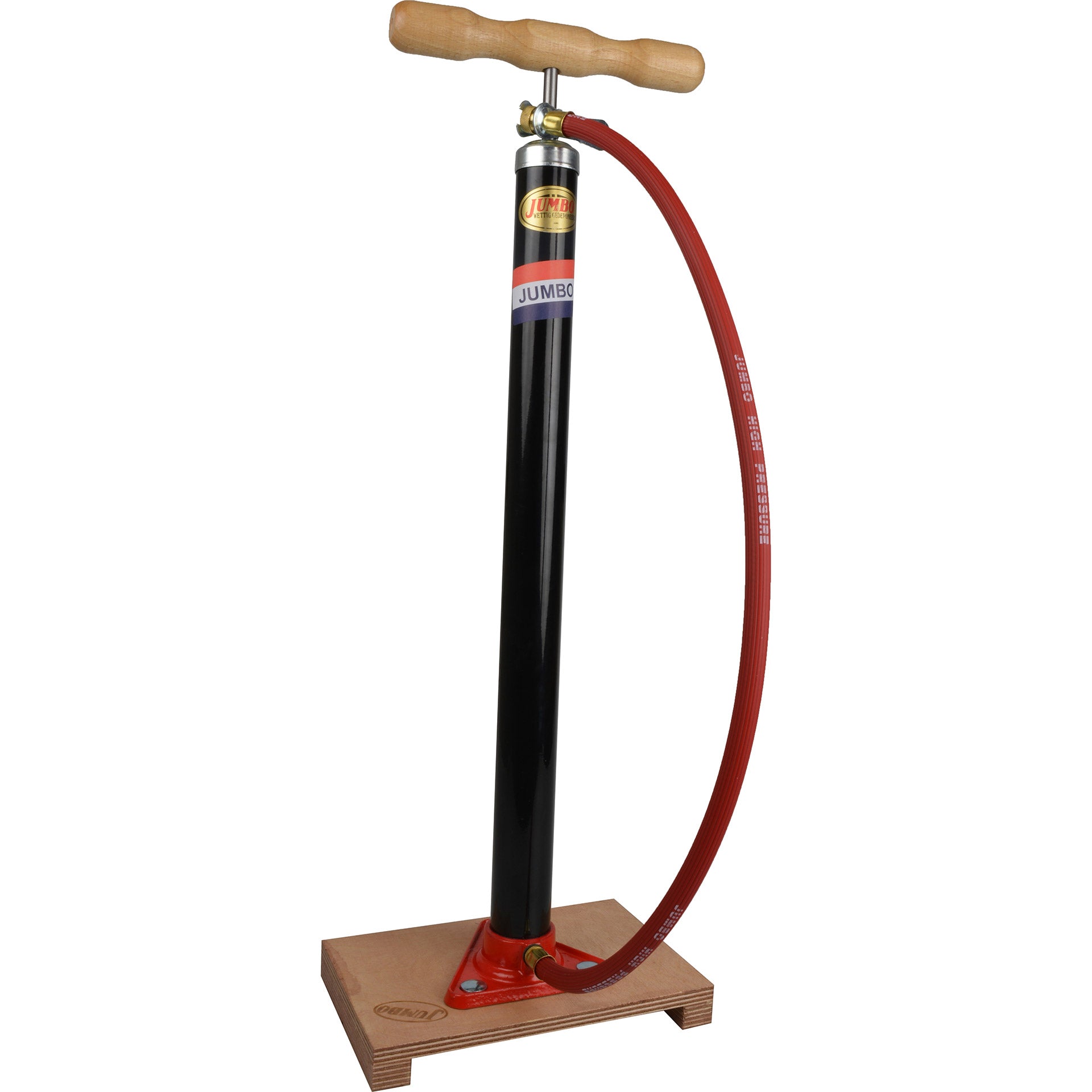 Jumbo-Standpumpe mit Schlauch und Schrumpfverpackung aus Holzplanken