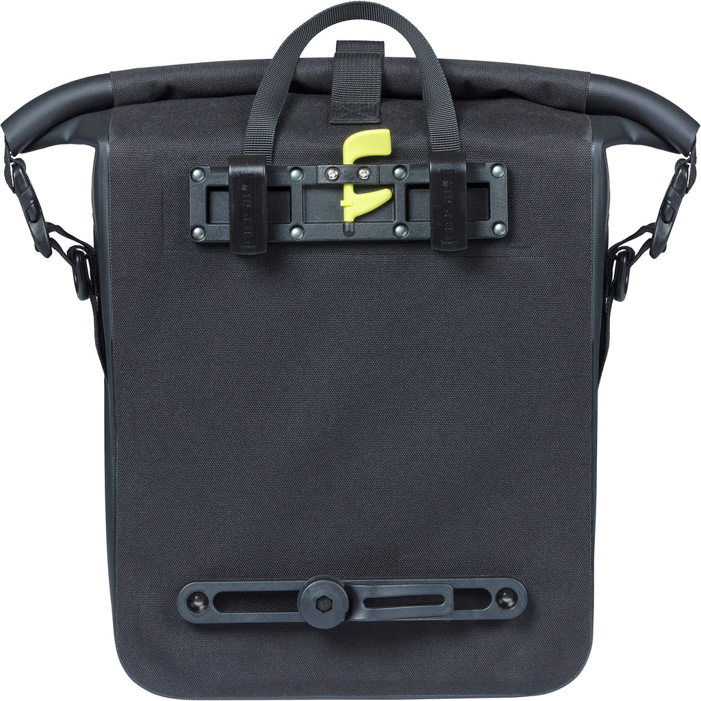 Basil Navigator Wasserdichte Fahrradtasche M 12-15 Liter 25 x 14 x 34 cm - schwarz