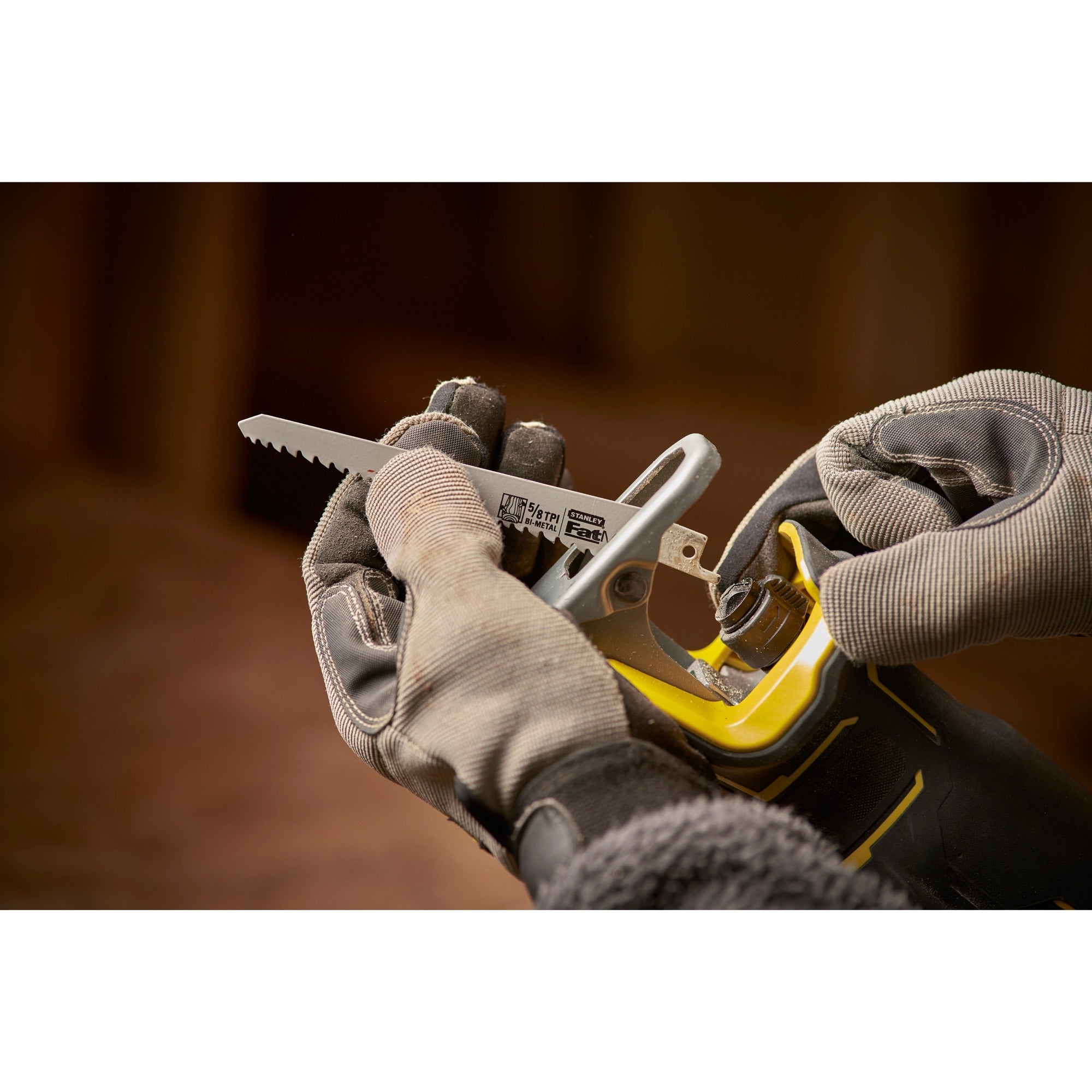 Stanley fatmax sfmcs310d2k 20v max* brushless accu reciprozaag | 2 x 2.0ah accu's + lader | in koffer - sfmcs310d2k-qw