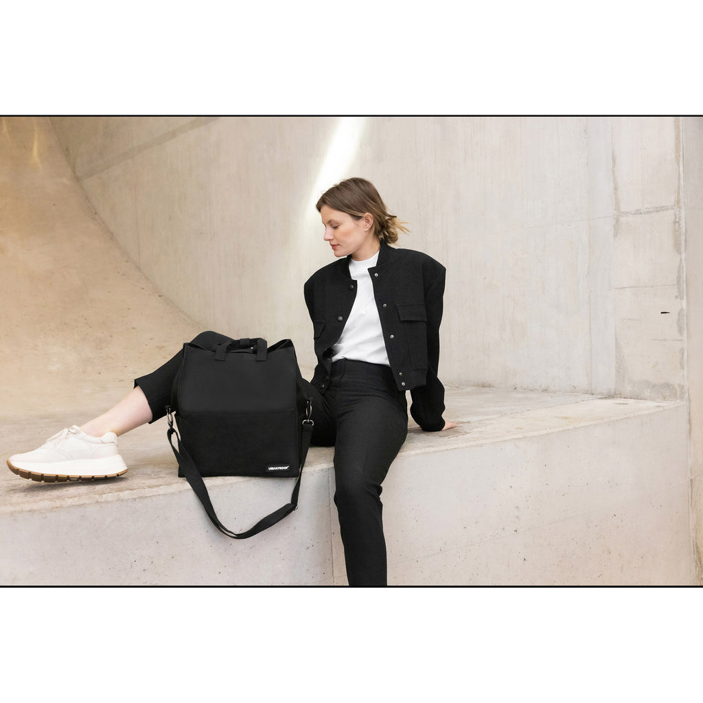 Urbanproof draagtas city tote recycled 22l zwart