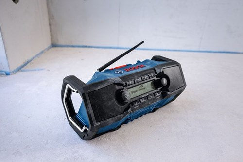 Bosch blauw gpb 18v-3sc accuradio | fm, dab+ en bluetooth | zonder accu's en lader - 06014a3300