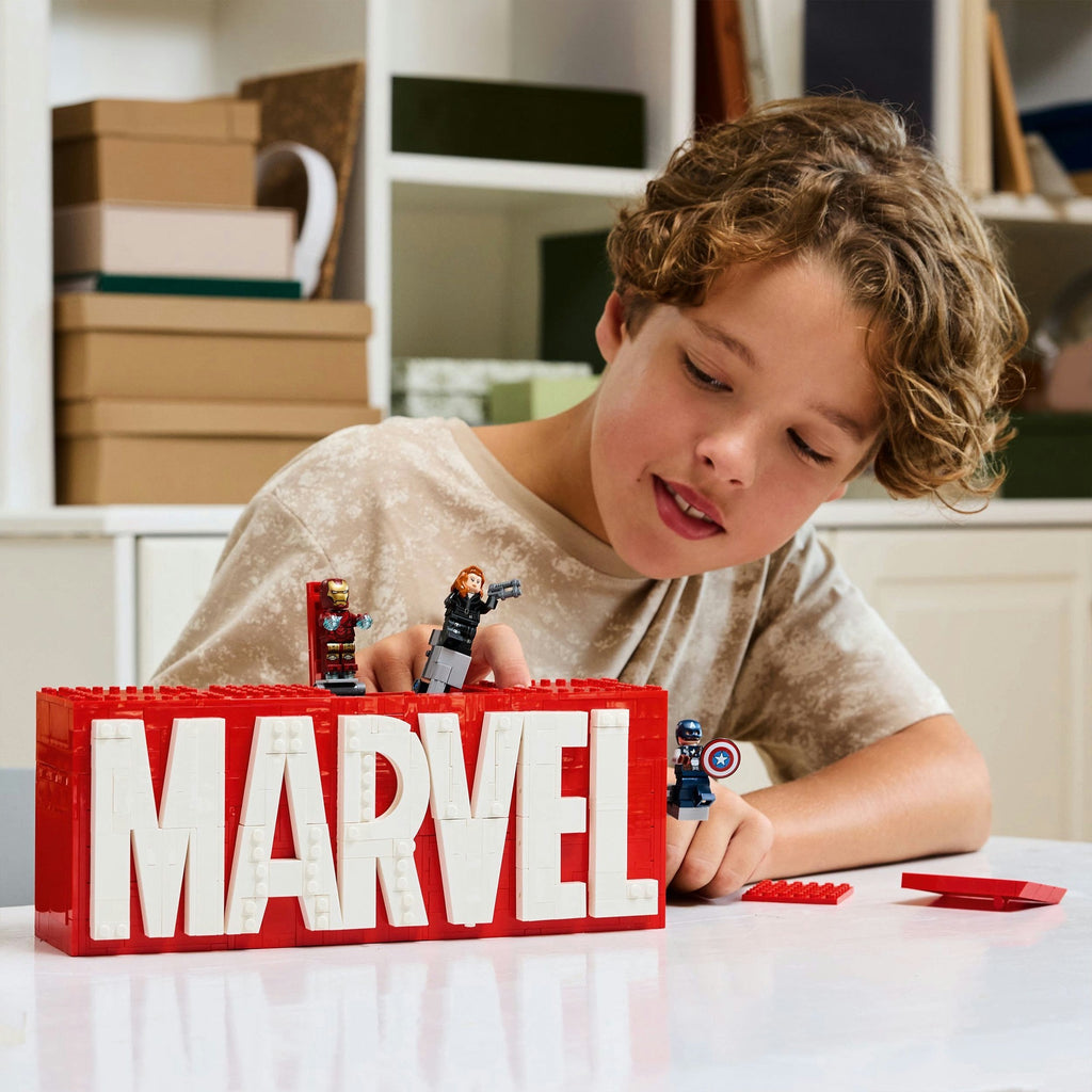 LEGO Superhelden 76313 Marvel Logo und Minifiguren