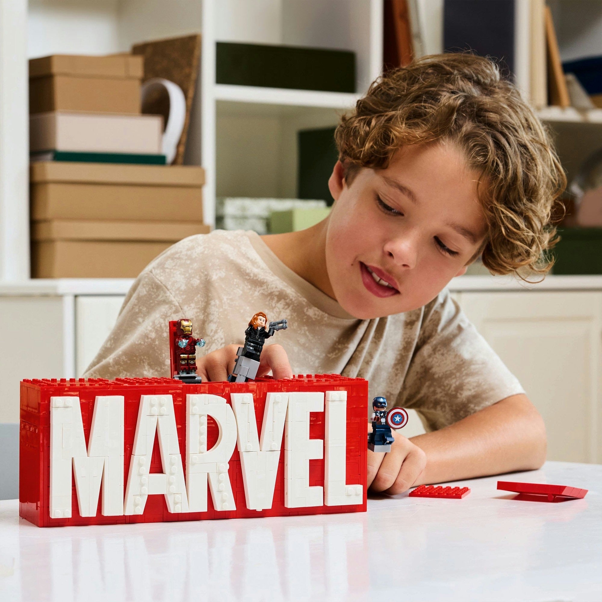 LEGO Superhelden 76313 Marvel Logo und Minifiguren