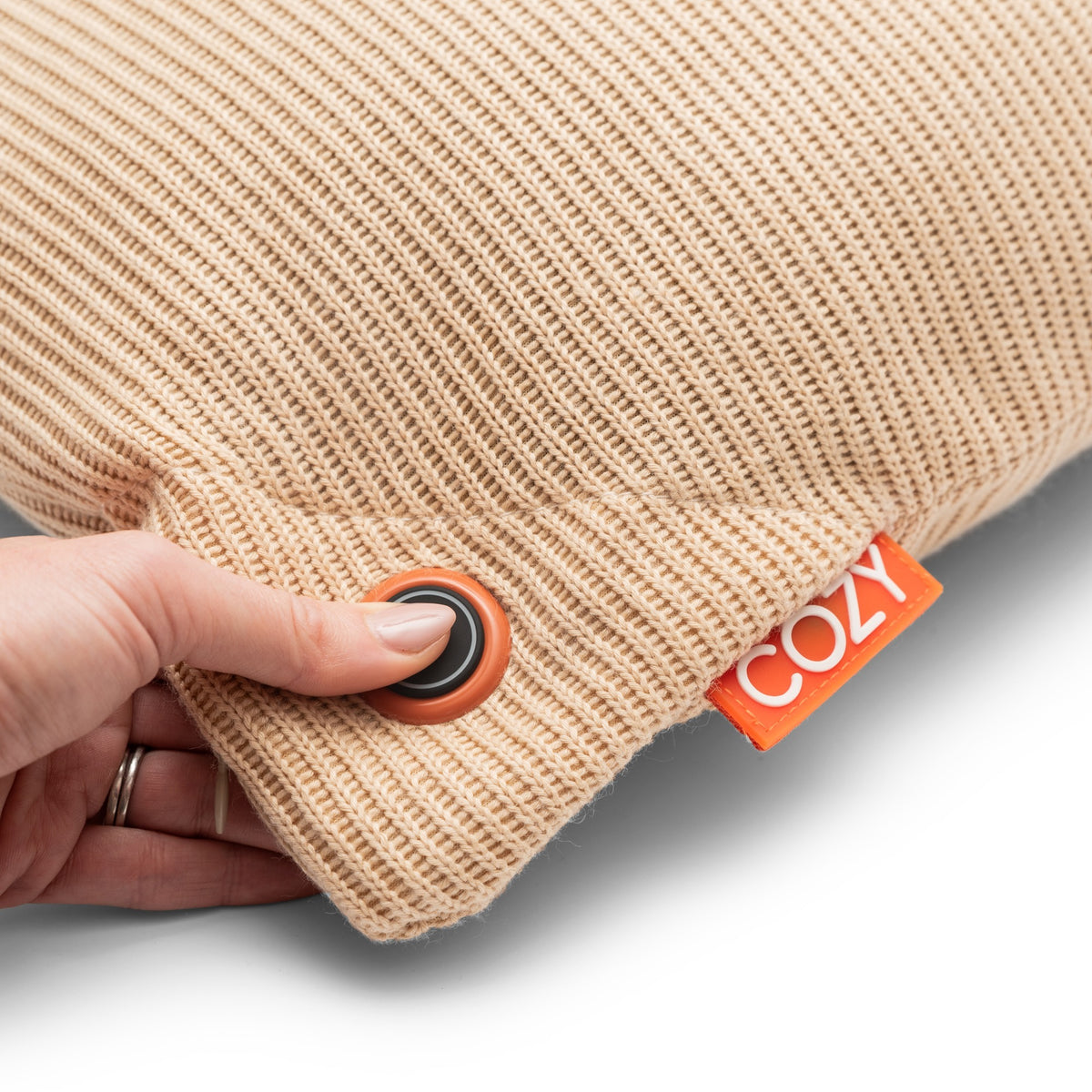 Cozy una knitted 45 x 45 cm draadloos warmtekussen (lichtbeige, powerbank 5000 mah)