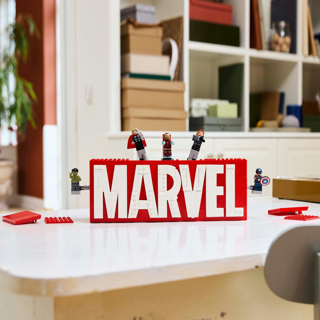 LEGO Superhelden 76313 Marvel Logo und Minifiguren
