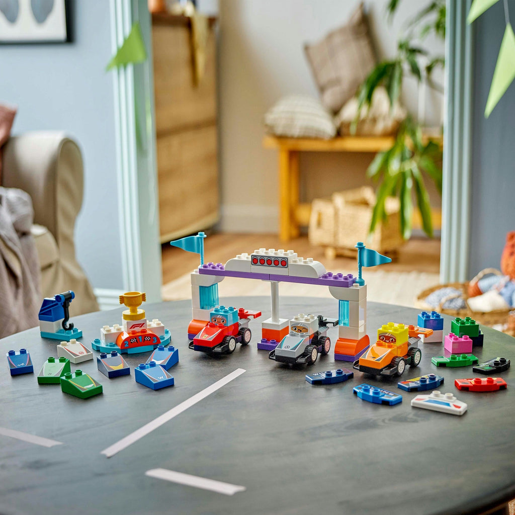 LEGO Duplo Stadt 10445 Formel-1-Team Rennwagen und Fahrer