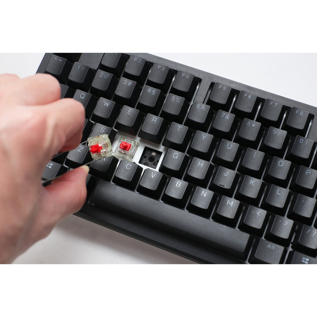 Ducky zero 6108 classic black, gaming toetsenbord (zwart wit, us lay-out, cherry mx2a blue, rgb leds, double-shot pbt, hot swap, 2.4ghz | bluetooth | usb-c)