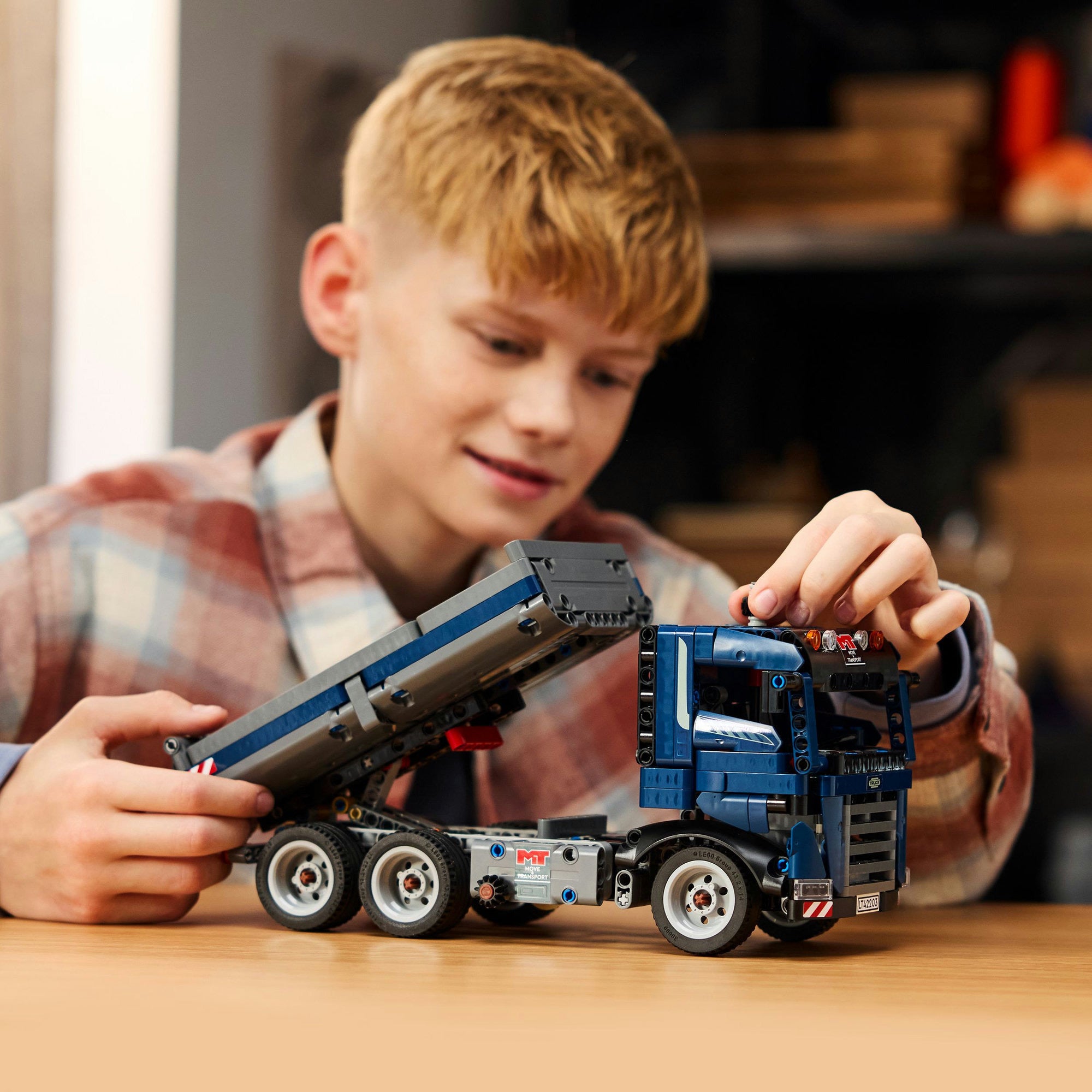 Lego technic 42203 vrachtwagen met kiepfunctie