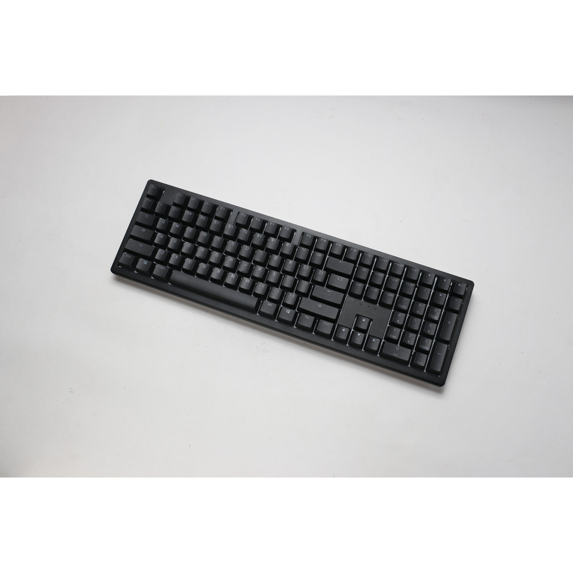 Ducky zero 6108 classic black, gaming toetsenbord (zwart wit, us lay-out, cherry mx2a brown, rgb leds, double-shot pbt, hot swap, 2.4ghz | bluetooth | usb-c)