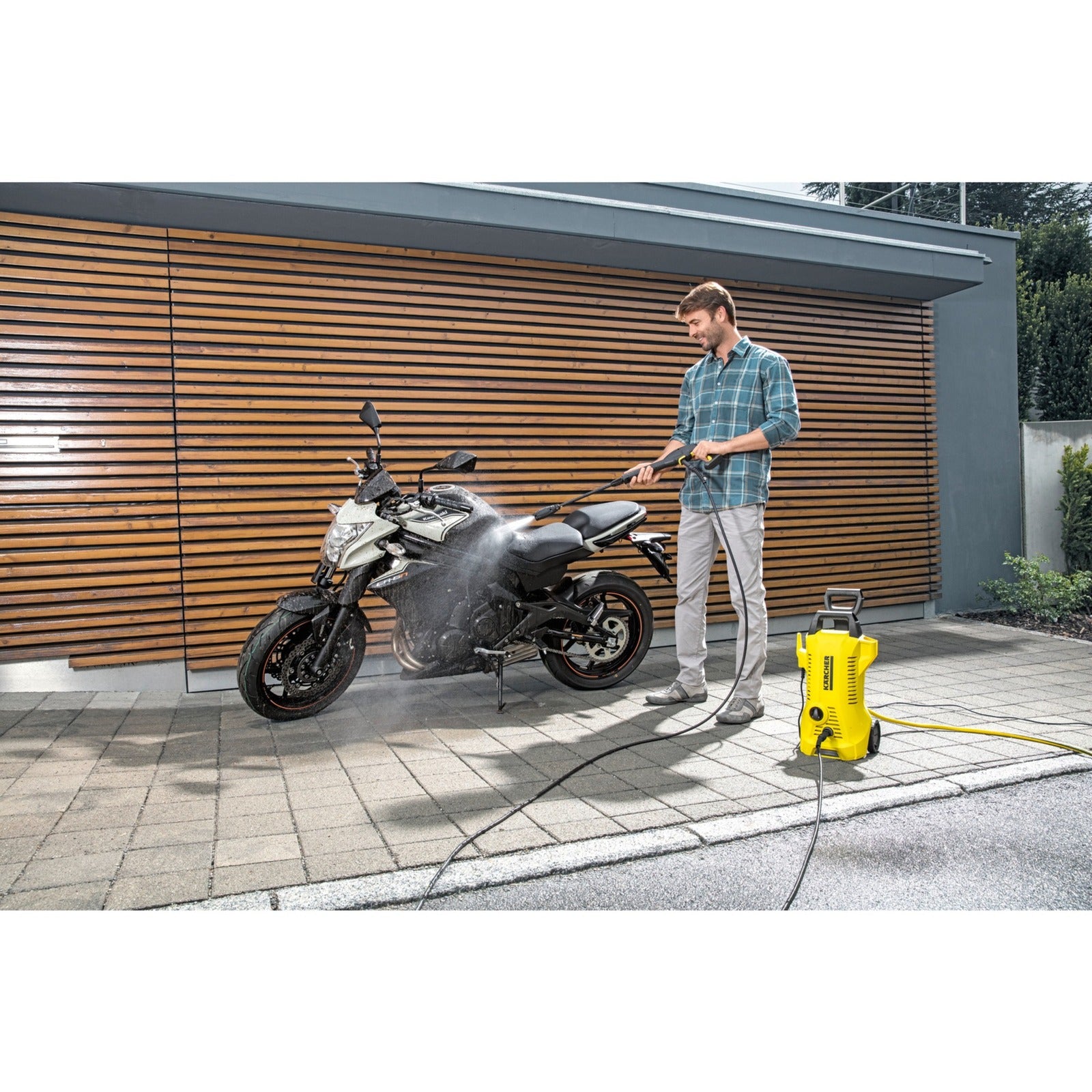 Kärcher k2 power control hogedrukreiniger - 110 bar - 360 l u - 20 m² u - app ondersteuning - geschikt voor oa. kleine auto's - fietsen - tuinset - tuinstoelen
