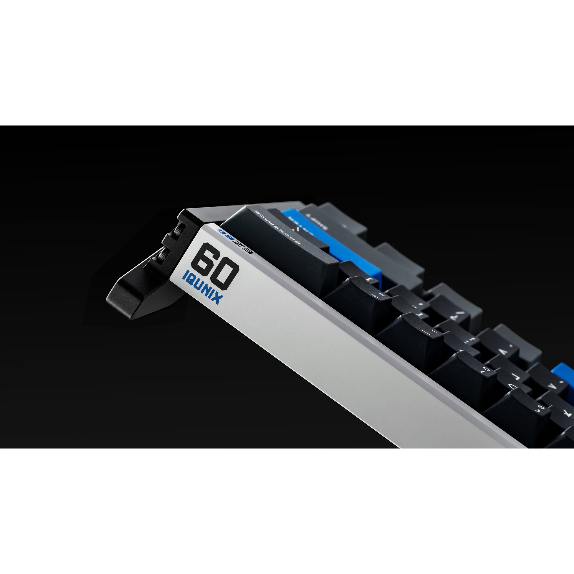 Iqunix ez60 magnetic switch gaming he keyboard (zwart, us lay-out (qwerty), gateron magnetic jade gaming, 60%, rgb, double shot pbt keycaps)