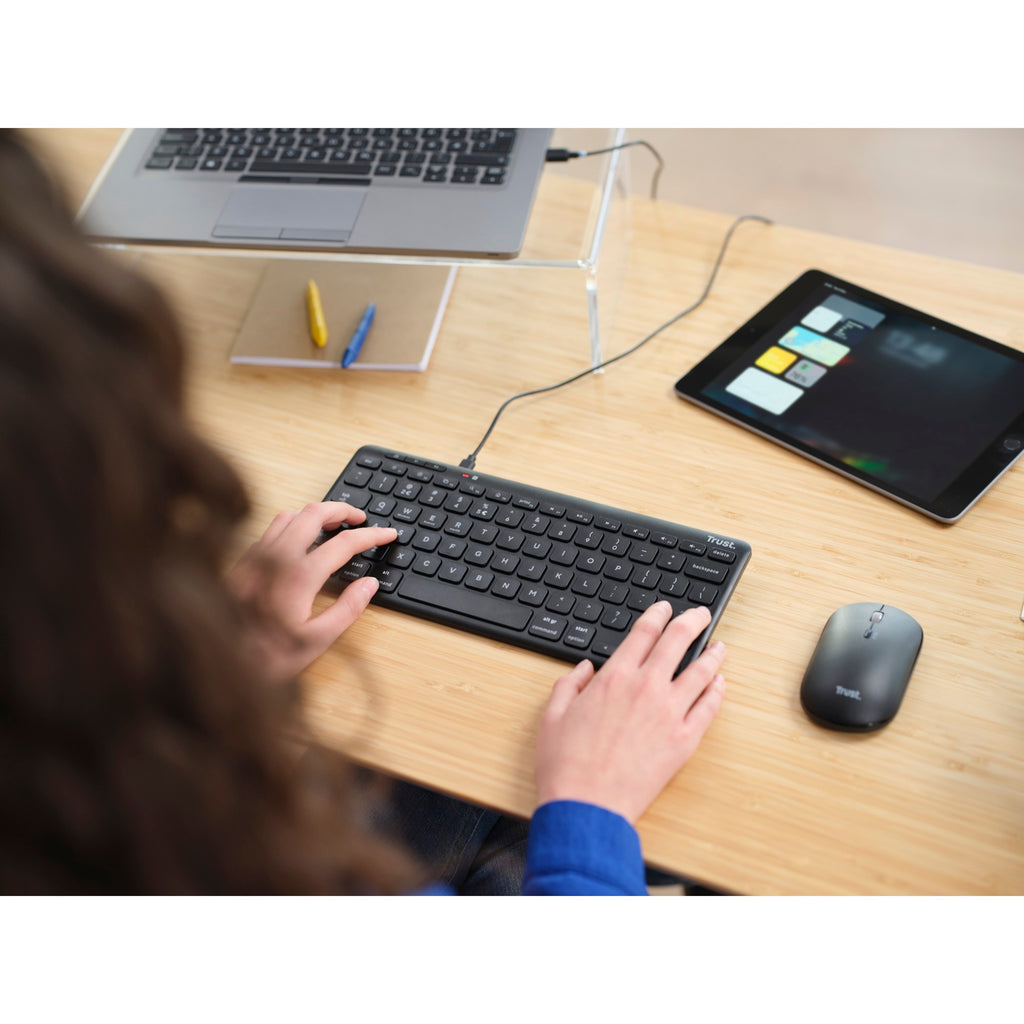 Trust lyra compact draadloos toetsenbord (zwart, us lay-out (qwerty), scissor switches, 65%, 2,4 ghz usb, bluetooth)