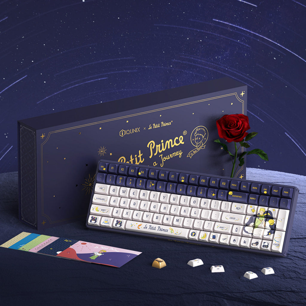 Iqunix f97 starry tryst rgb mechanisch gaming toetsenbord (donkerblauw, us lay-out (qwerty), iqunix silent rose, 96%, rgb leds, hot-swappable, pbt, 2.4ghz | bluetooth 5.1 | usb-c)