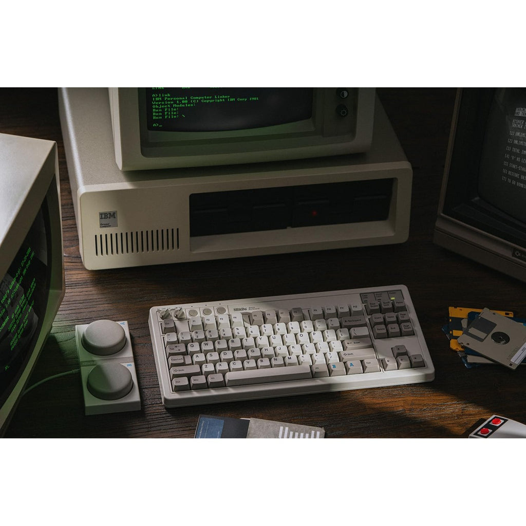 8bitdo retro mechanical keyboard m edition, gaming toetsenbord (grijs donkerrood, us lay-out, kailh box white, tkl, bluetooth low energy, wireless 2.4g, usb)