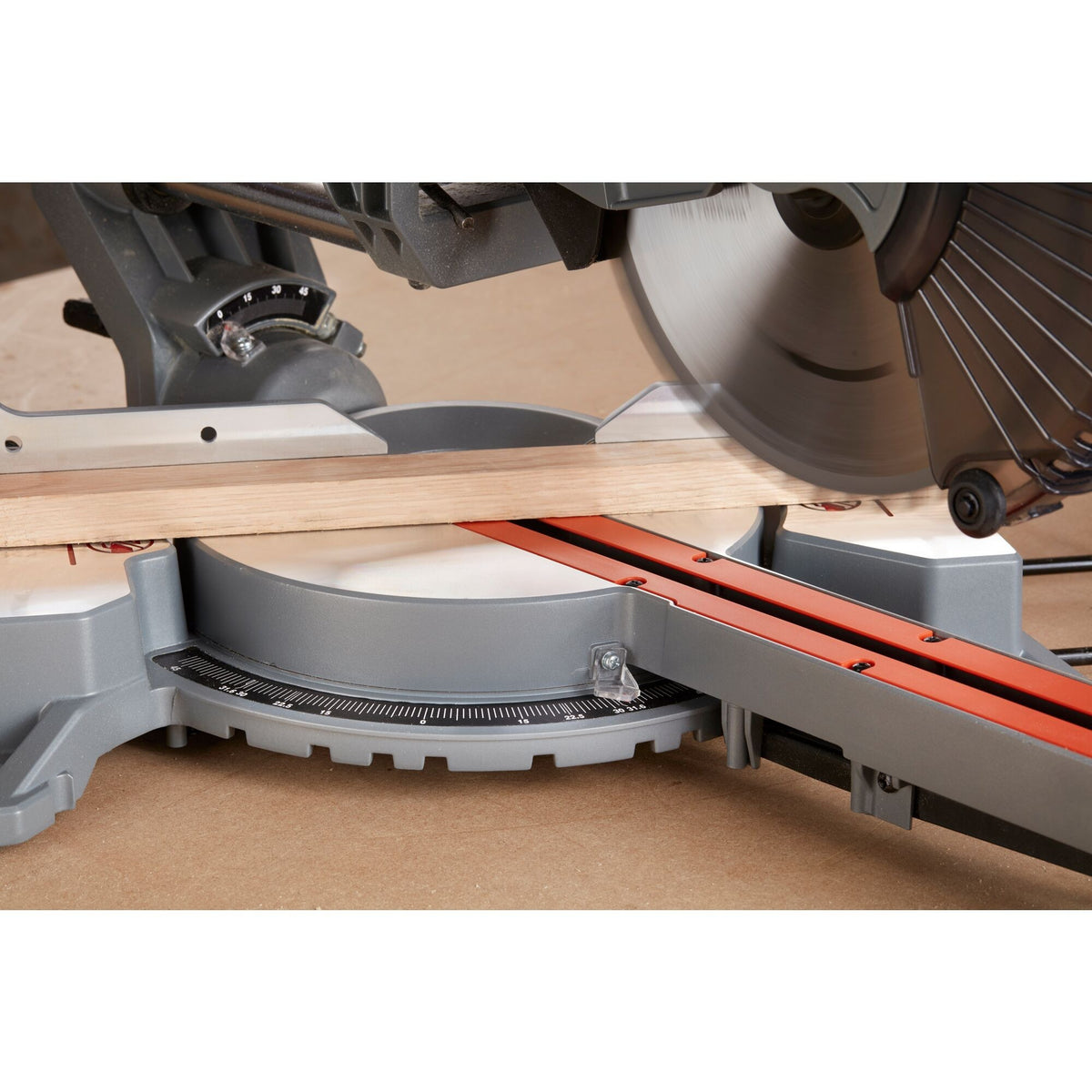 Black+decker 1600w 216mm afkort- en verstekzaag - bes700-qs