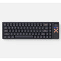 Iqunix magi65 pro shadow black rgb mechanisch gaming toetsenbord (zwart, us lay-out (qwerty), iqunix gold red, 65%, rgb leds, hot-swappable, pbt, 2.4ghz | bluetooth 5.1 | usb-c)