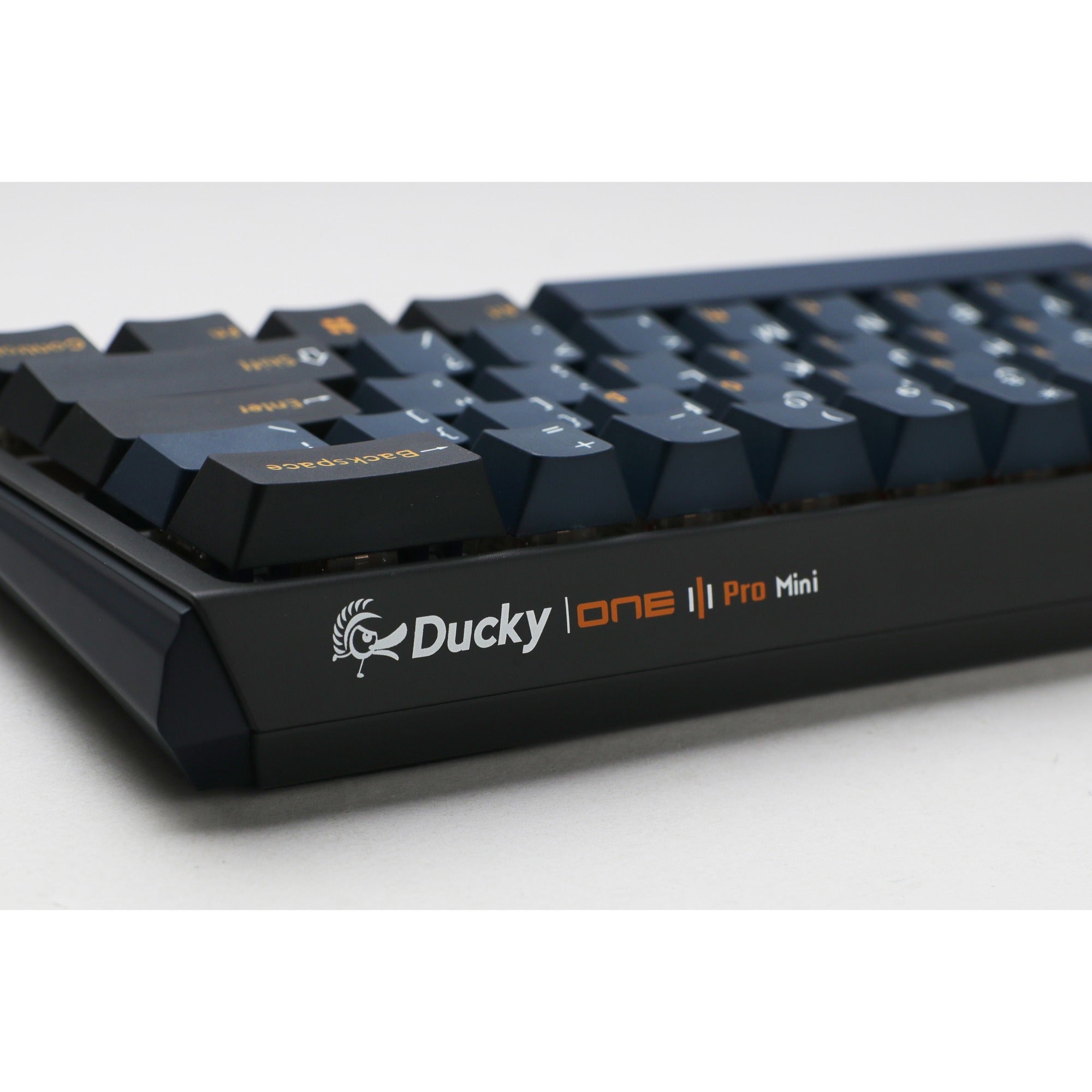 Ducky one 3 pro mini, gaming toetsenbord (zwart, us lay-out, cherry mx2a brown, rgb led, double-shot pbt, quack mechanics, 60%, hot swap)