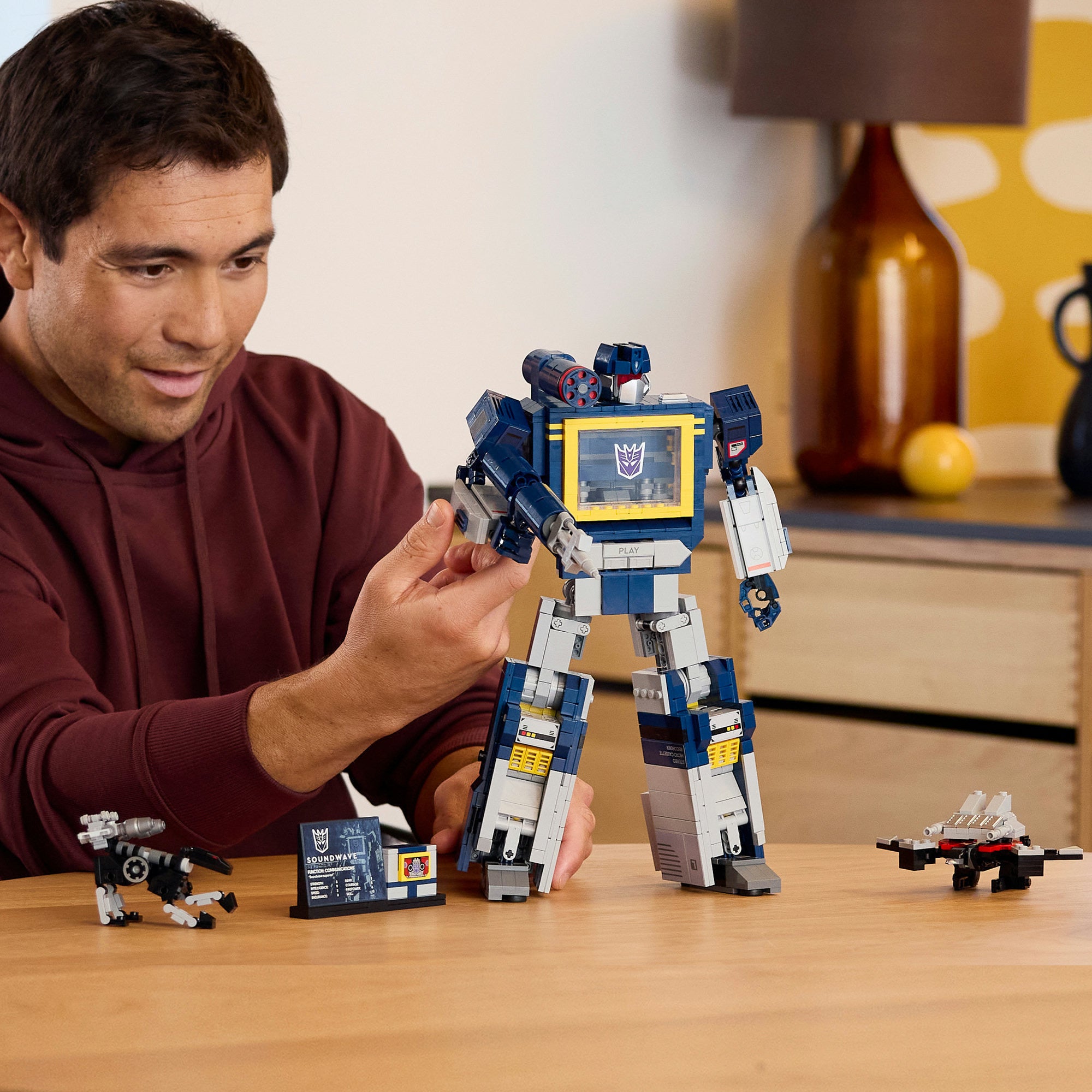 LEGO Icons - Transformers: Soundwave Konstruktionsspielzeug (10358)