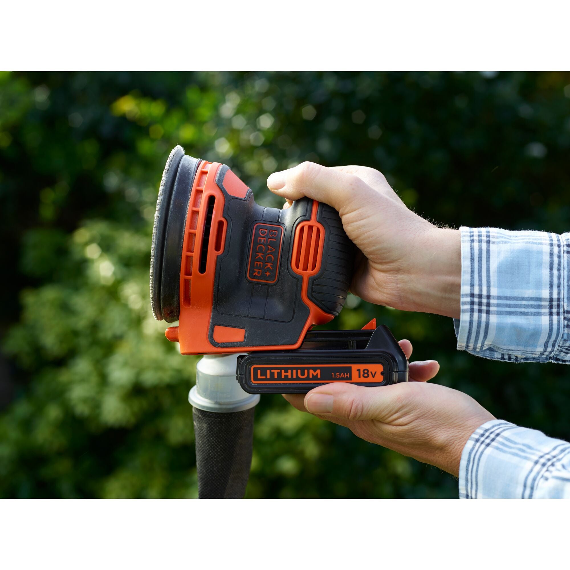 Black+decker 18v schroefklopboormachine + 18v excentrische schuurmachine bundel (zwart oranje)