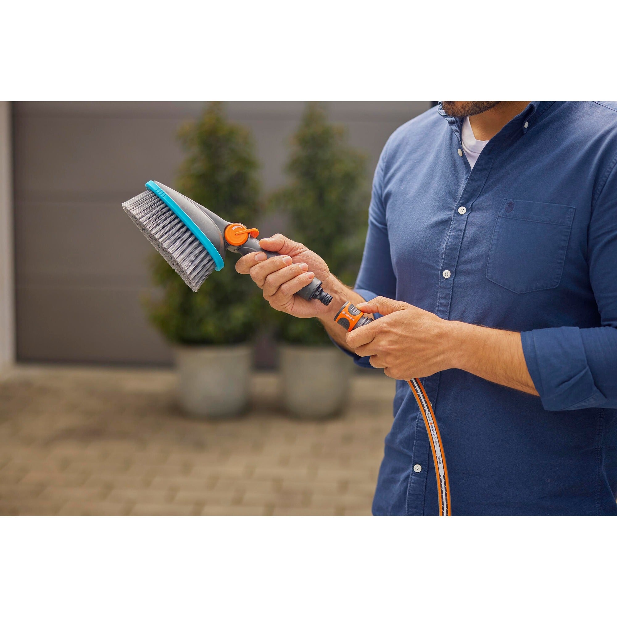Gardena cleansystem handborstel m zacht wasborstel (grijs turquoise, 18842-20, met slangaansluiting)