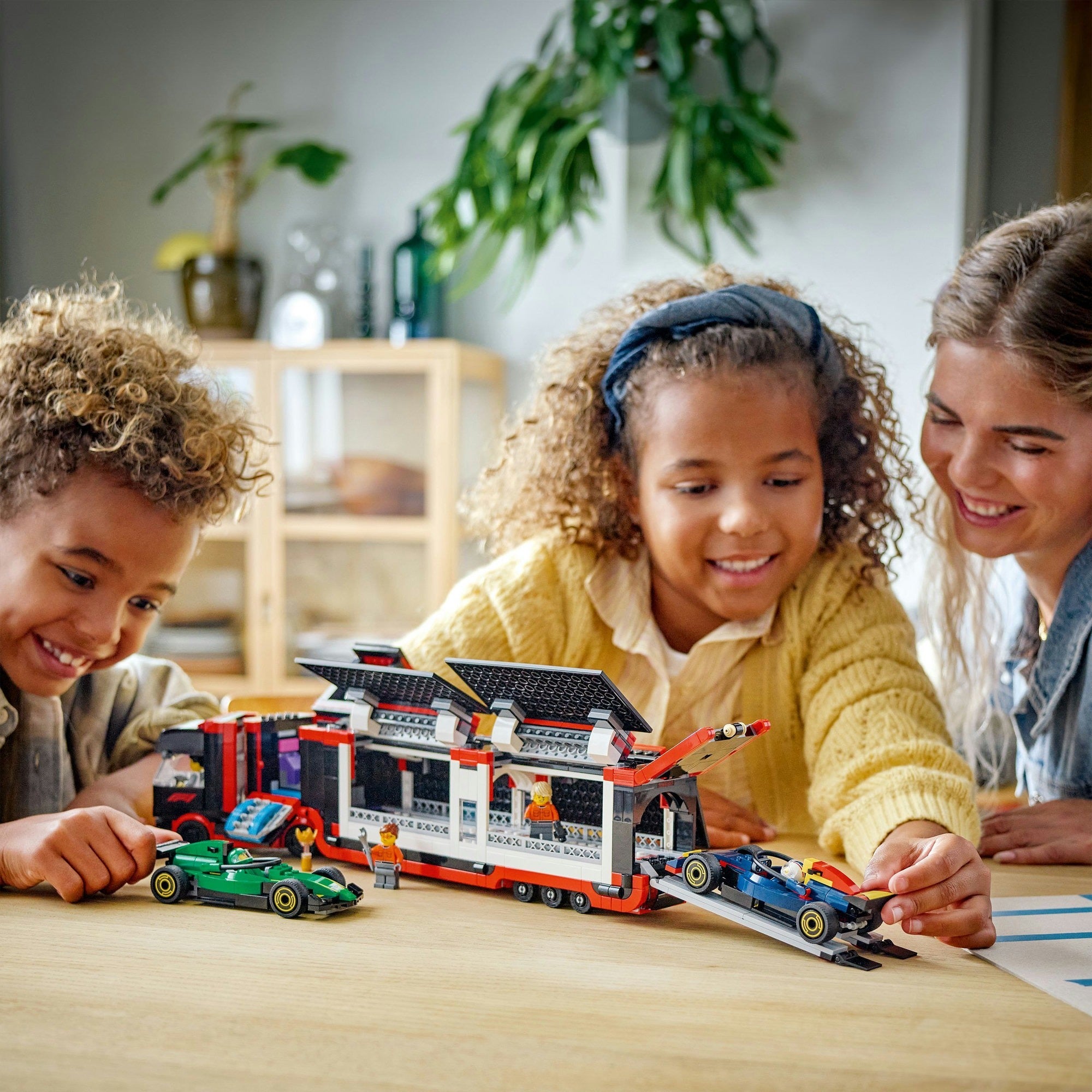 Lego City 60445 F1 Truck mit RB20 und AMR24 F1 Autos