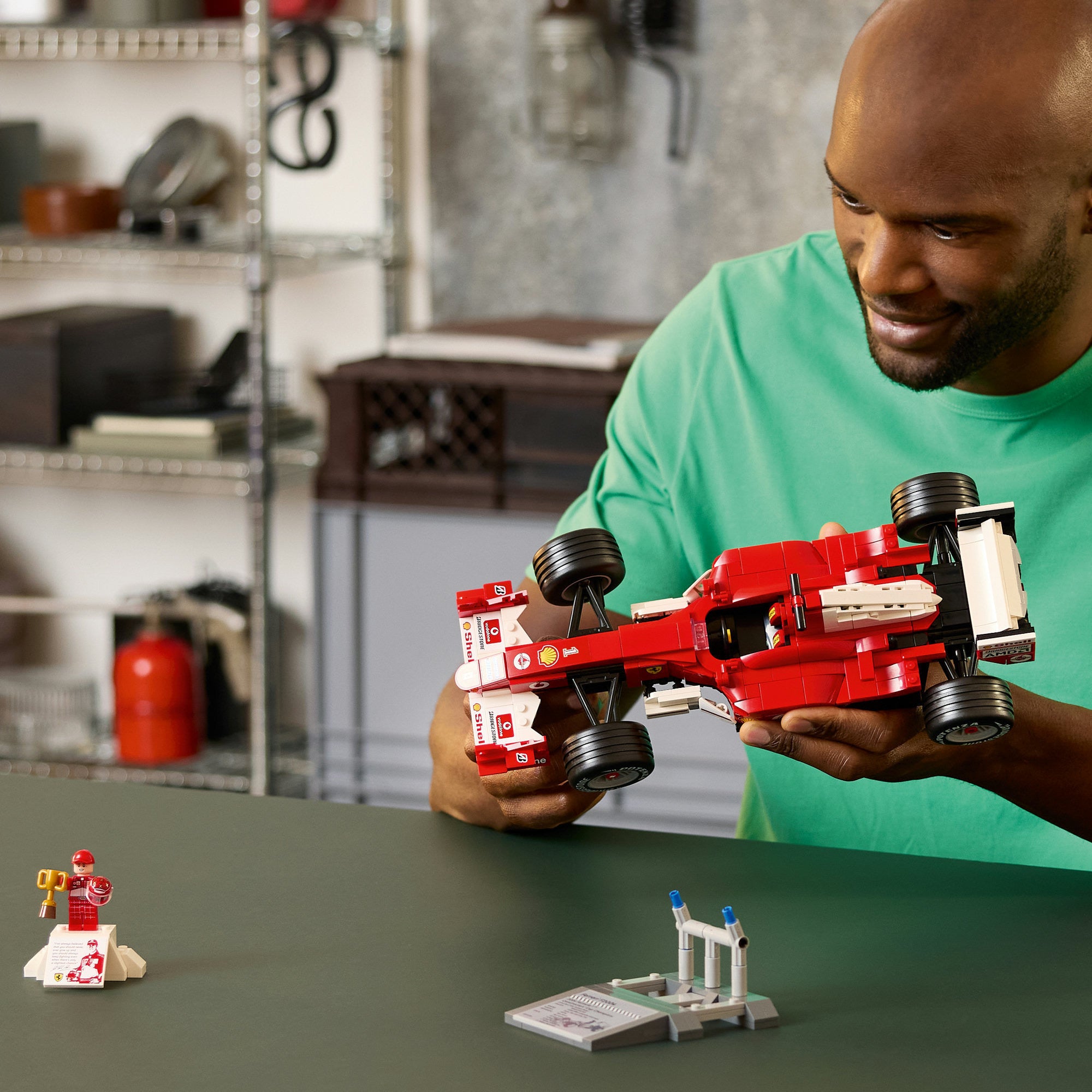 Lego icons 11375 ferrari f2004 en michael schumacher