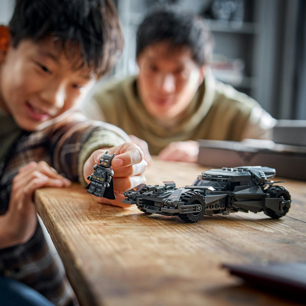 LEGO Superhelden 76331 Batman vs. Superman Batmobil